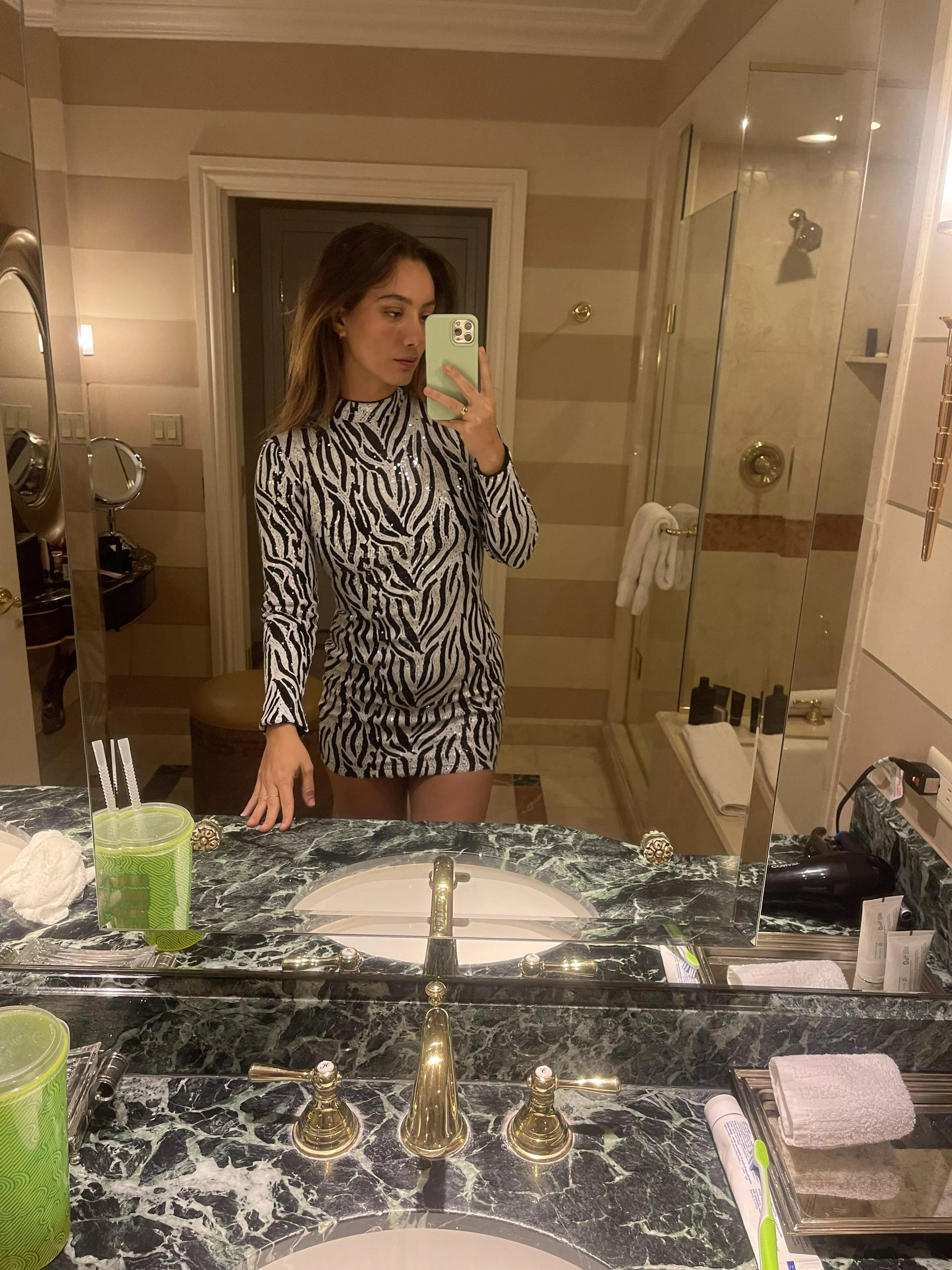 When I bend over at the bar my butt pops out. I should go tighter. 27 F posted by hazelxnicole