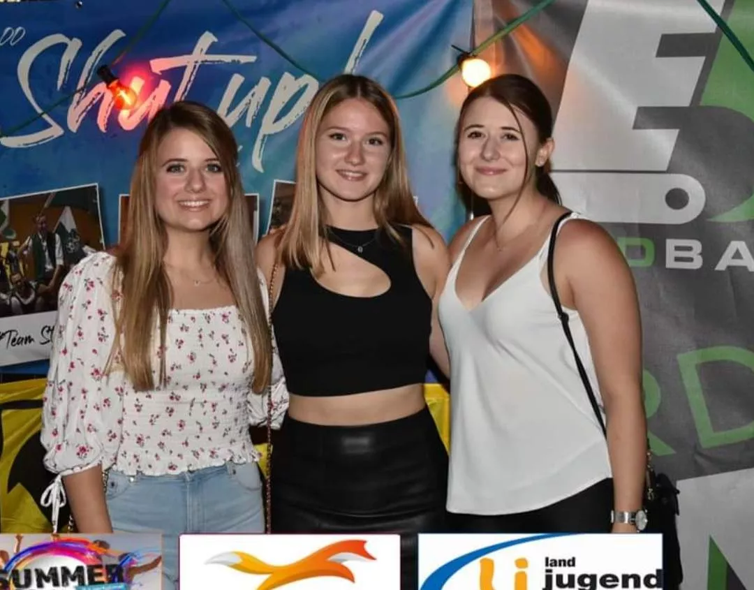 Which sister you take for the night? [3] posted by alexbinko