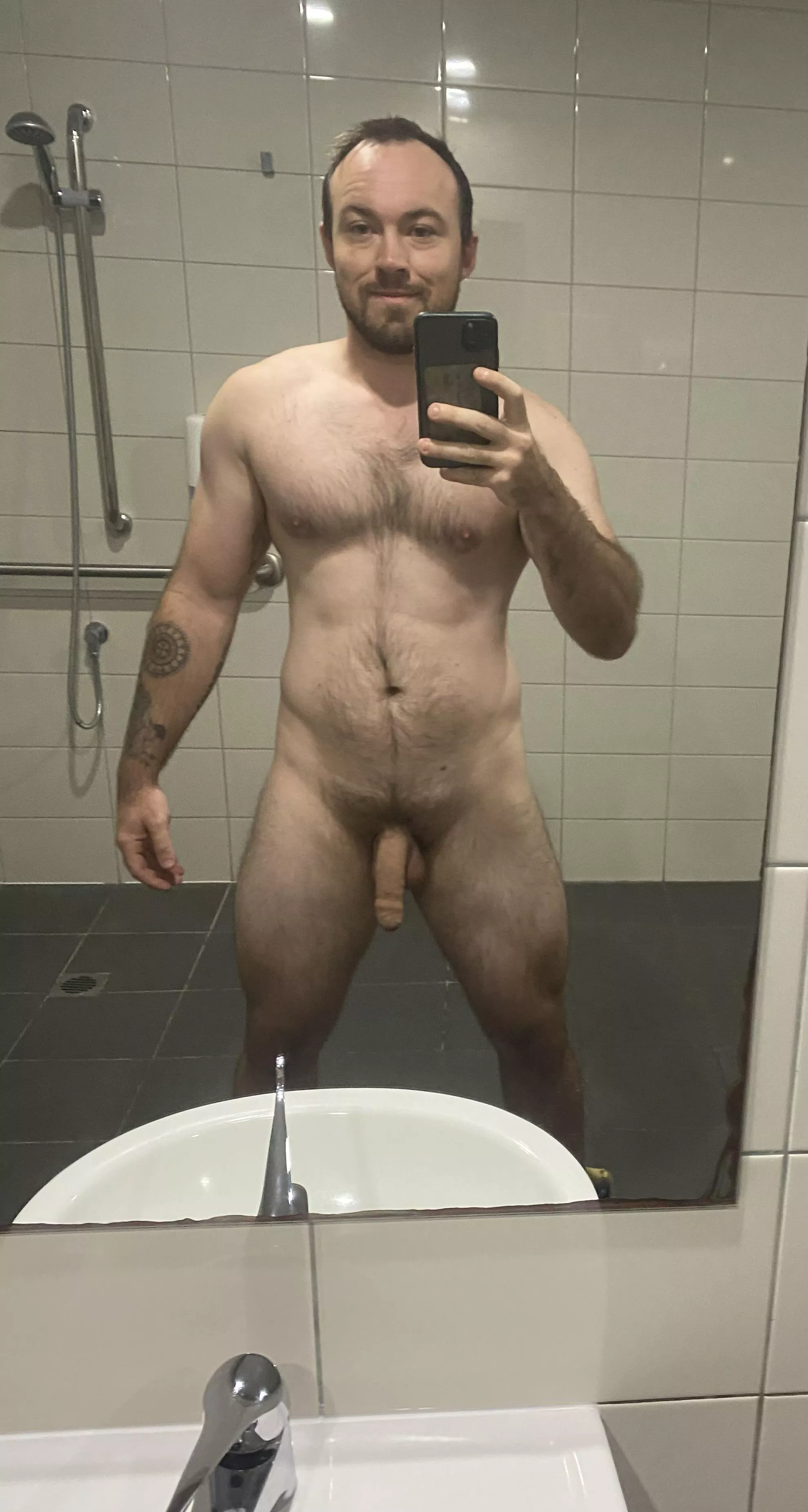 [32] who’s meeting daddy in the change rooms posted by Hour_Possession_554