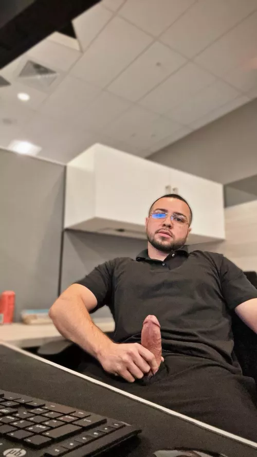 Anyone else get extremely horny at work? by dickindistress