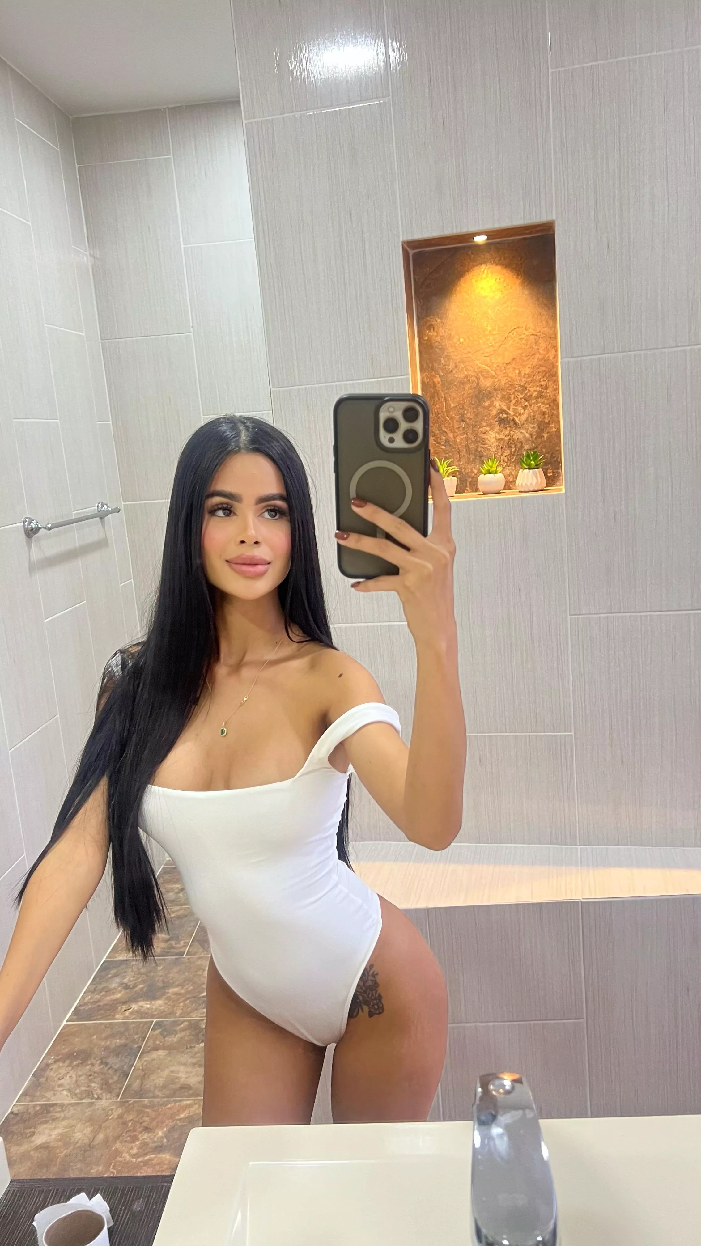 Beautiful and hot view posted by CutisPain