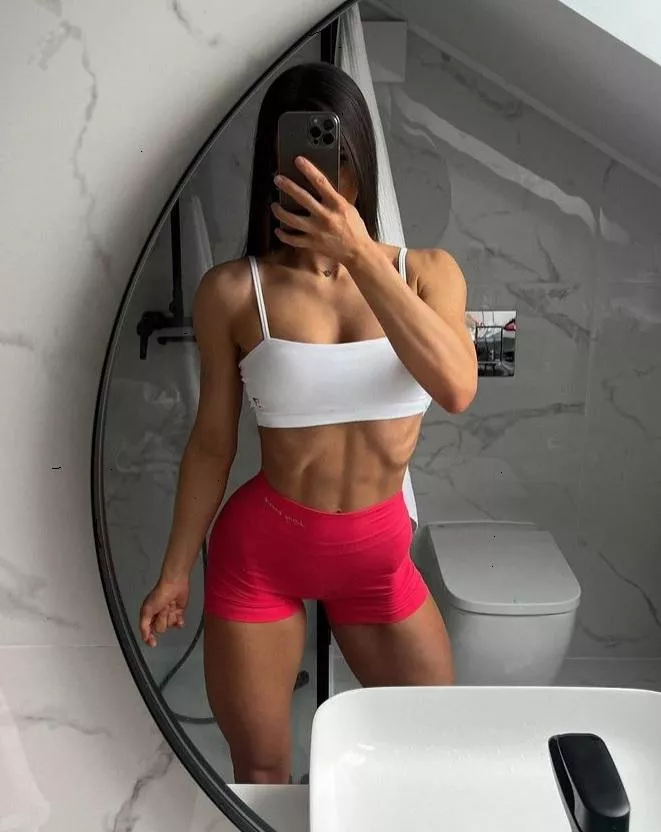 belly with abs posted by linasphysiquex