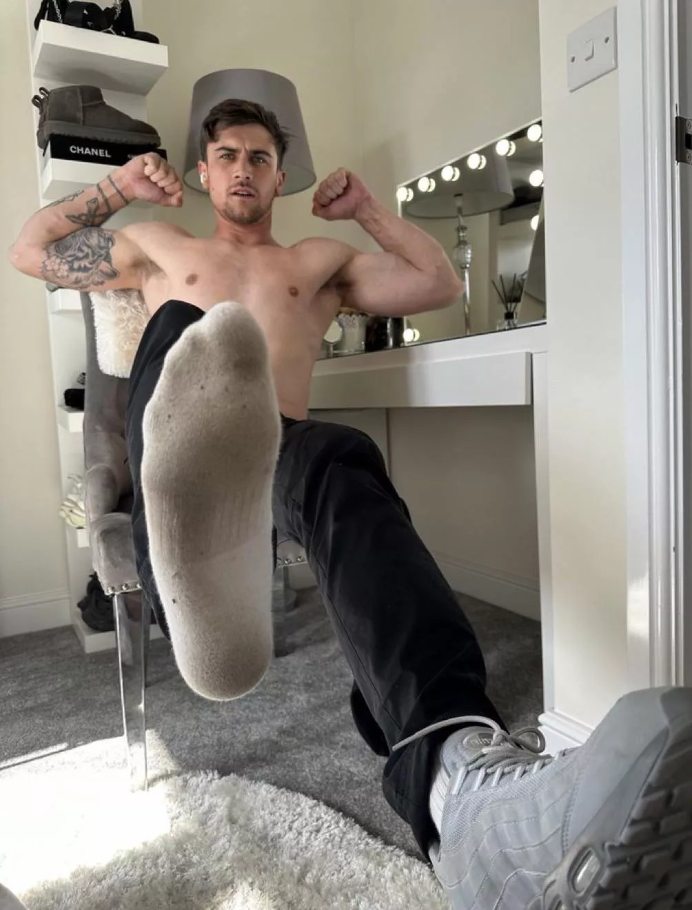 Bury your face in my stench posted by MrUKpov