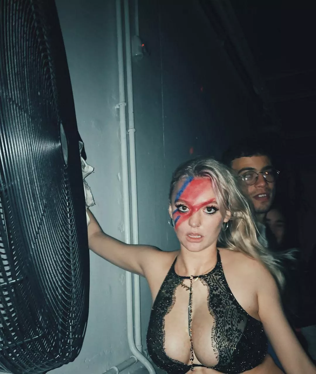 Busty [IRTR] posted by Jumbo_Mills