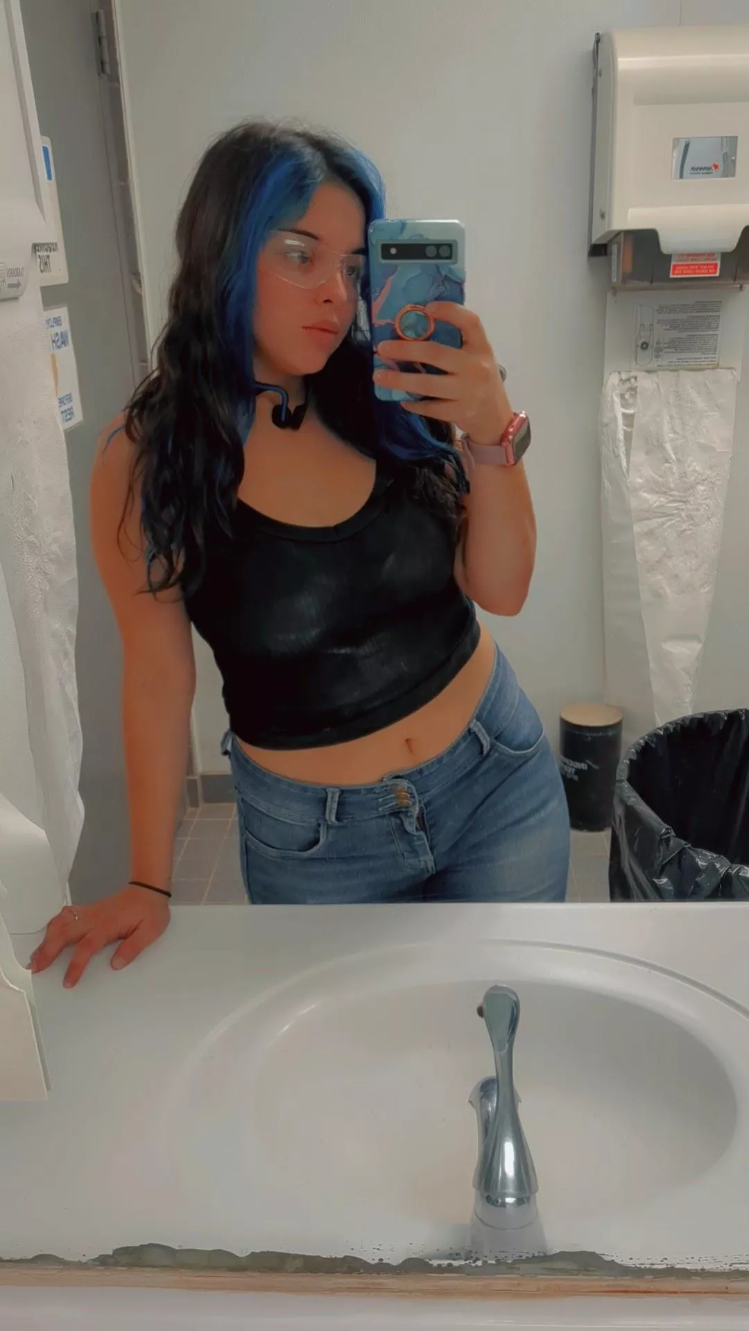Crop tops while working are my favorite! posted by darkrolatina2023