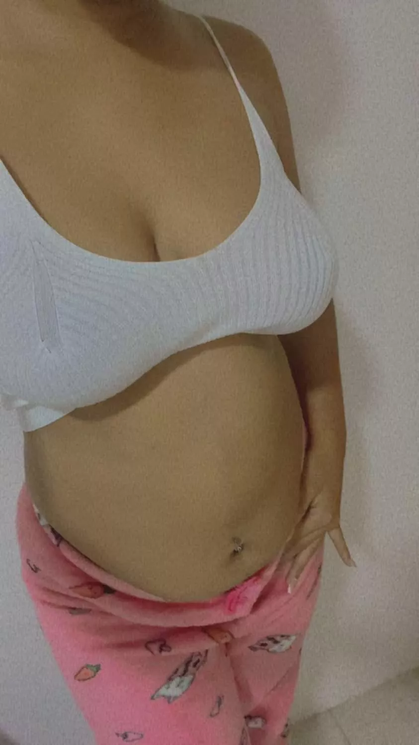 do You think i'm hot with My Big pregnant belly ? posted by Medium_Ad8497