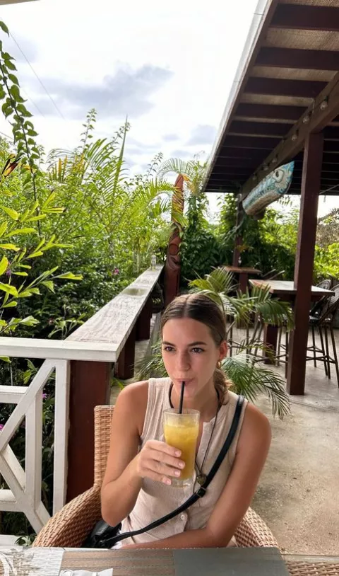 Emily Drinking IG story Jan 24th posted by Passenger_Unique