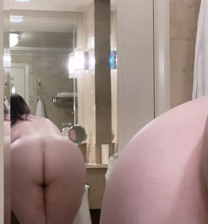 (F)ancy hotels are great for slutty pics posted by YourFireHeart