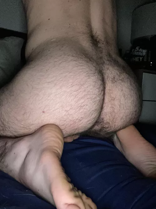 Froggy Position by FemineElectrician