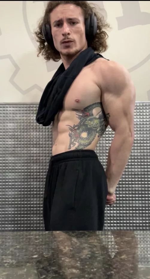 Gotta make the tats pop by Yinmfyangg