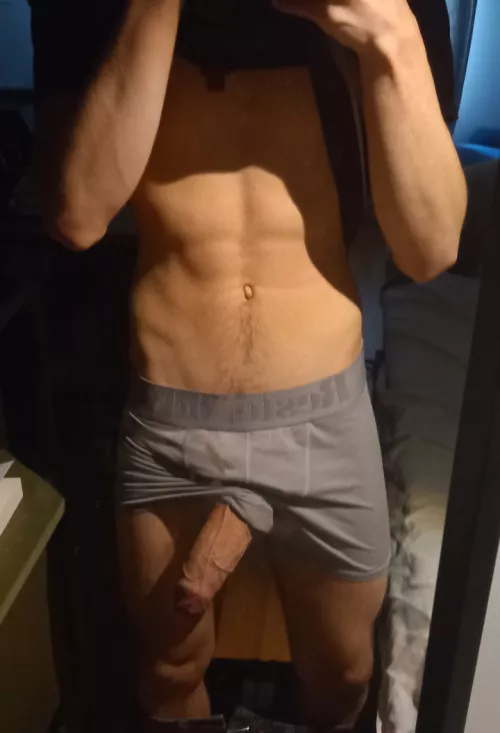 Horsehung str8 curious guy looking only for cute fems and twinks, DM's open 😌 by sterlingoyster