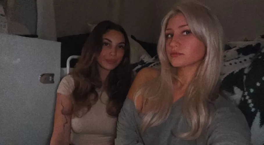 How badly do you wanna see us make out and finger eachother? by goddesspayten