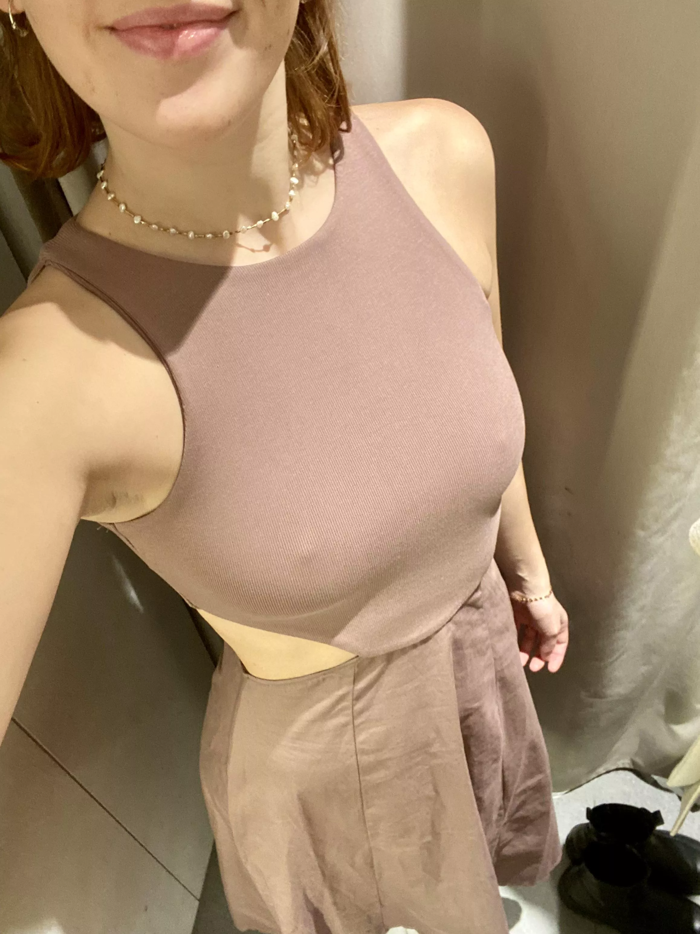 i hope its okay to not wear a bra in gym ;) will you look at me? posted by Zestyclose-Fan-3904