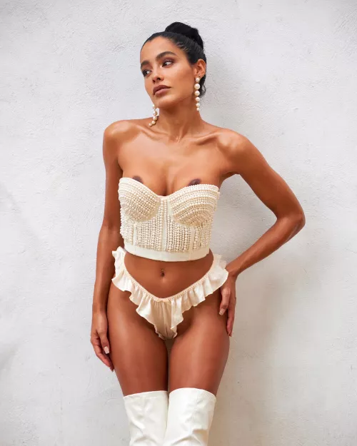 i love the contrast of white on my brown skin by ashydeluca