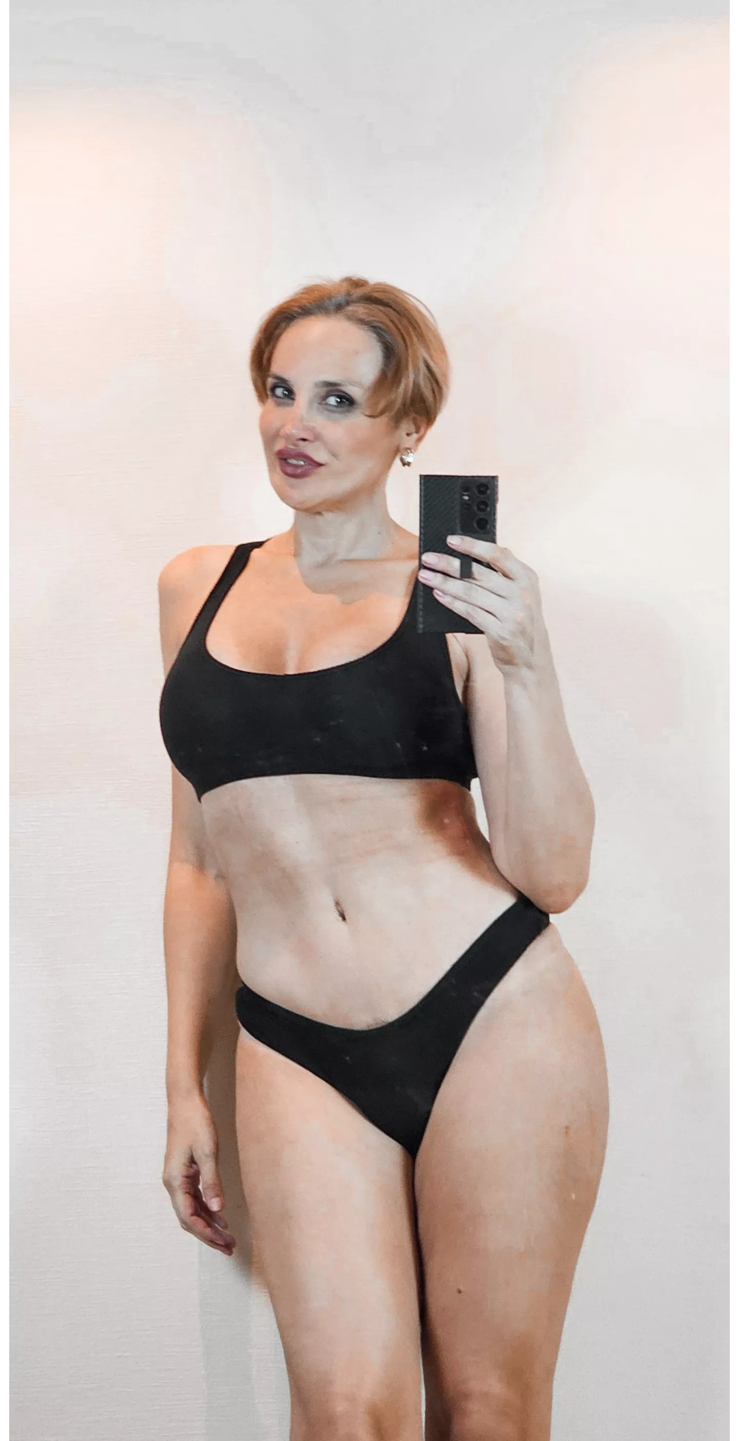 I think I have no selfie control.. posted by JulianaBerg