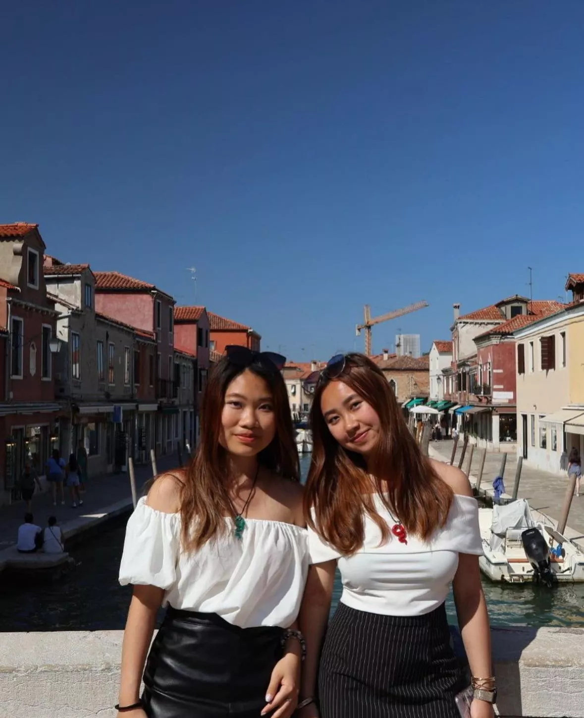 Left or right? posted by Massilg