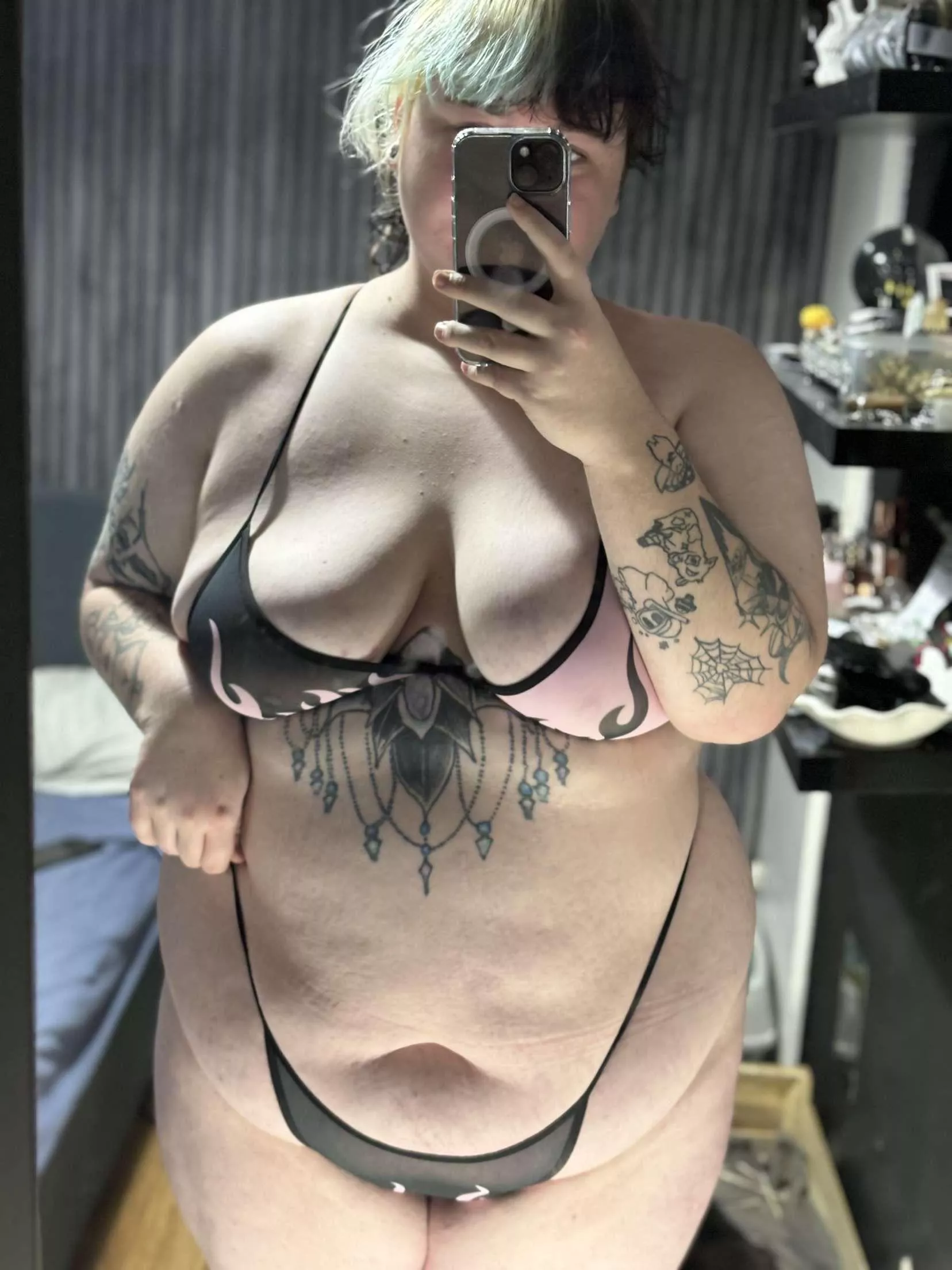 My belly is soo heavy 🐷🖤 posted by Emobabee0