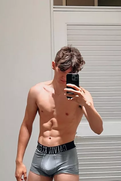 nice bulge ? posted by binoteg457