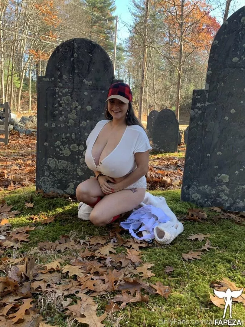 She has a physique to wake the dead ...... posted by milvelb