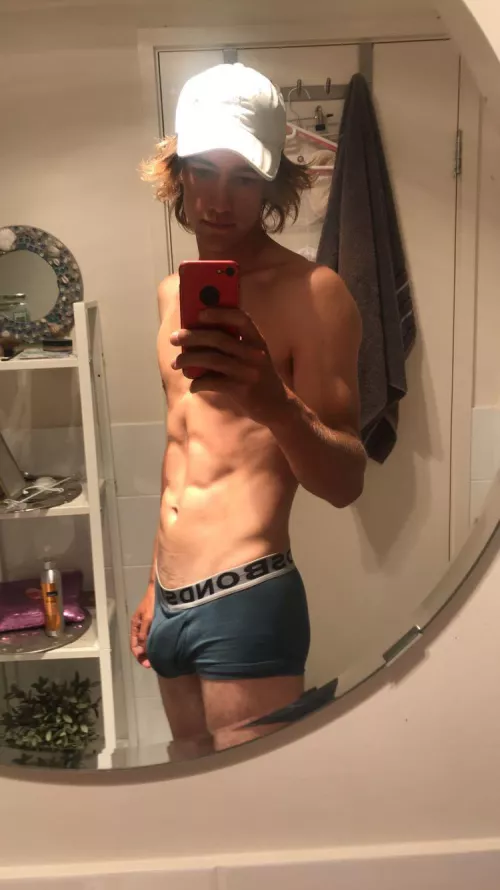 Soft bulge by FantasticNoodles1