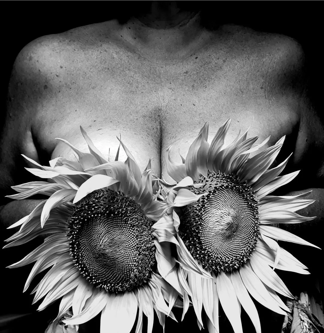 Sunflower love 🌻💋 posted by BellaRed2480