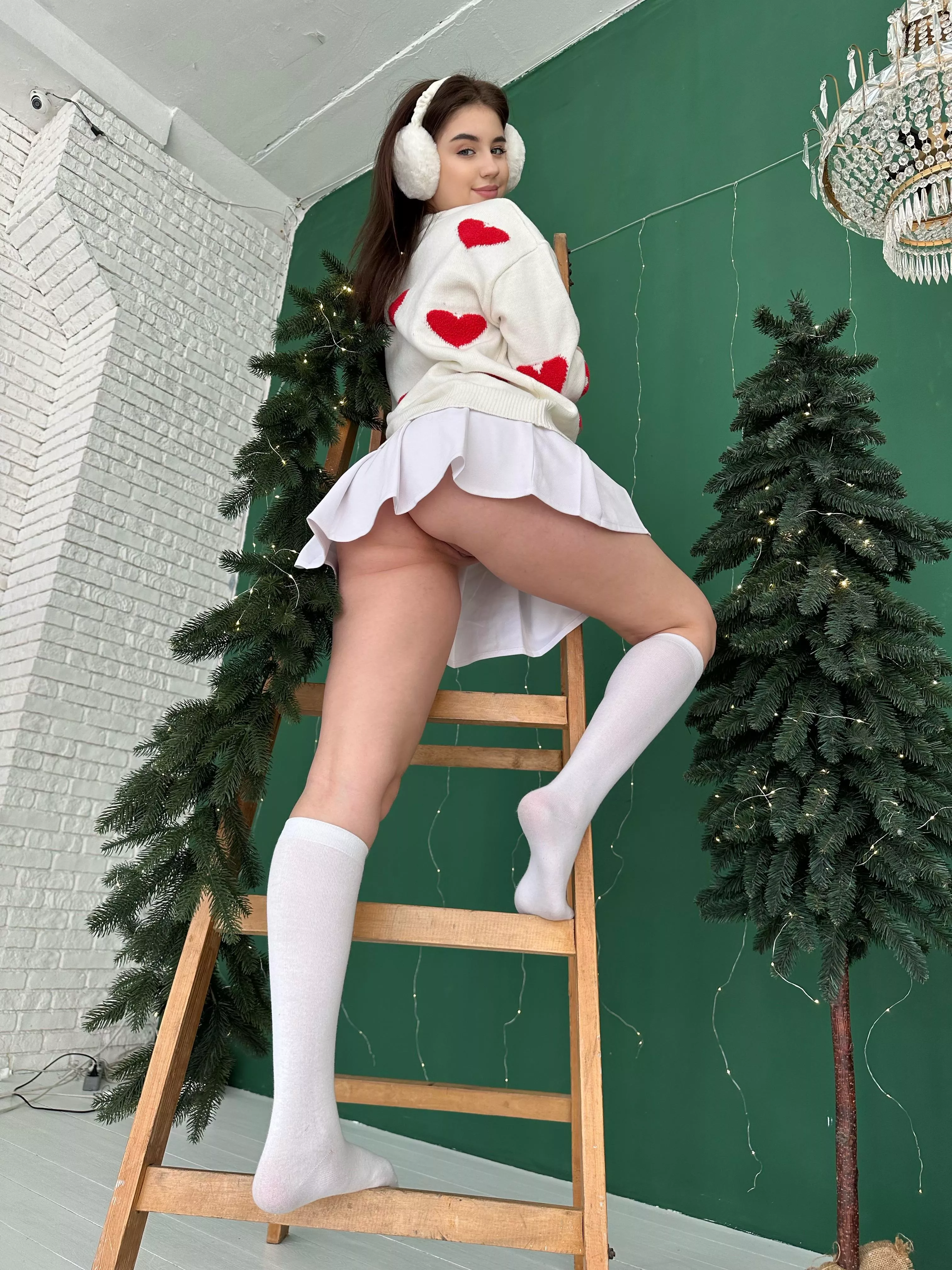 Take my socks off and suck on my toes [F] posted by Vikiyoga