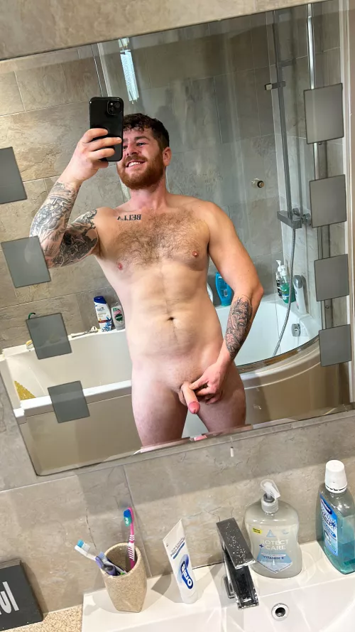 Ti(m)e off work means more time for Reddit n posting nudes! 24 by sefretd