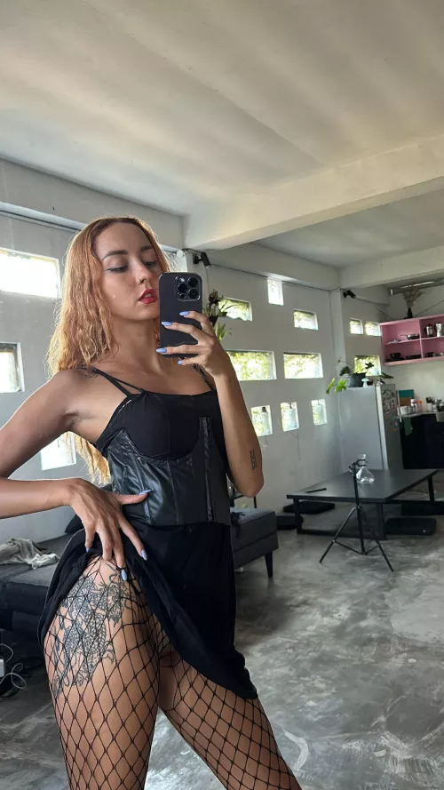 Too hot to handle by daedreamme