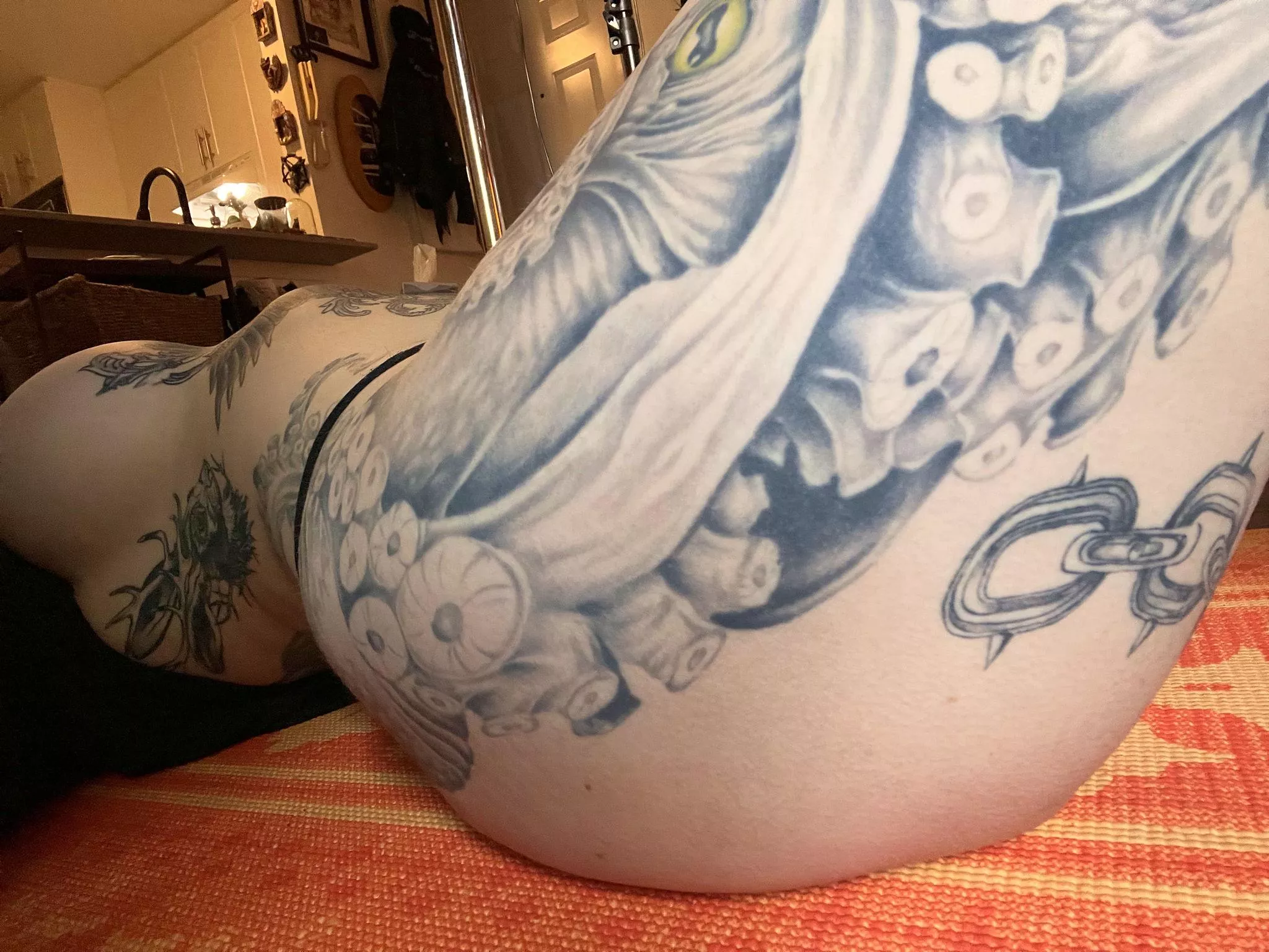 What the dads at school drop off wish they could see.. posted by sarahmoonsuicide