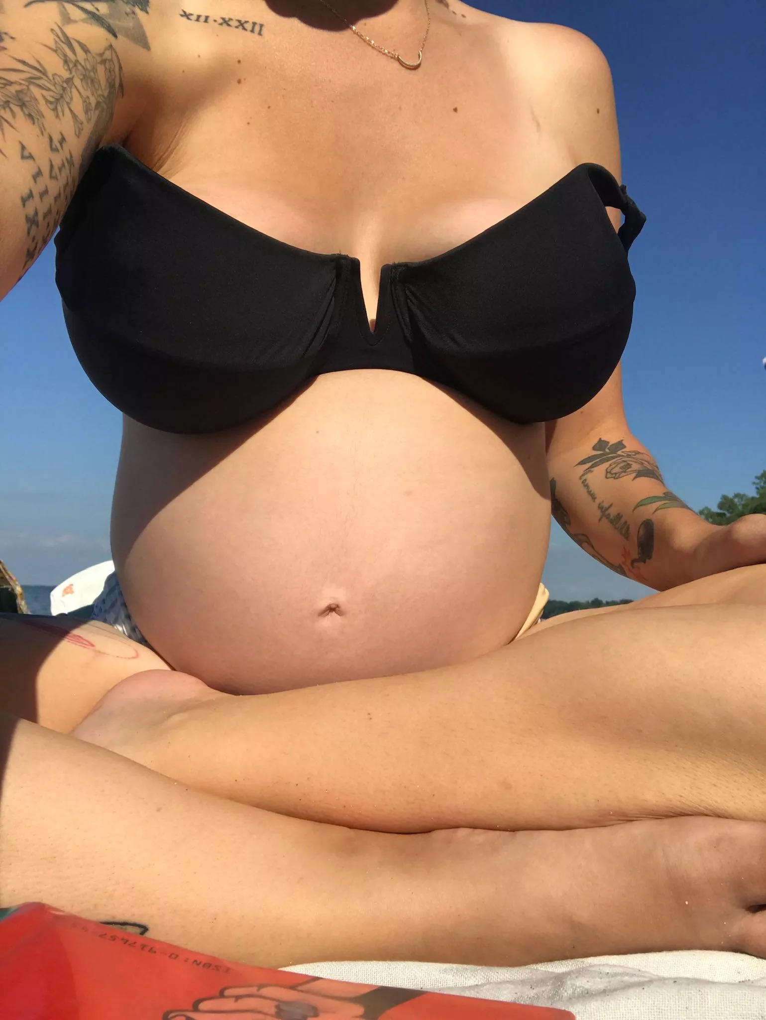A beach belly posted by goodtimetroublexxx