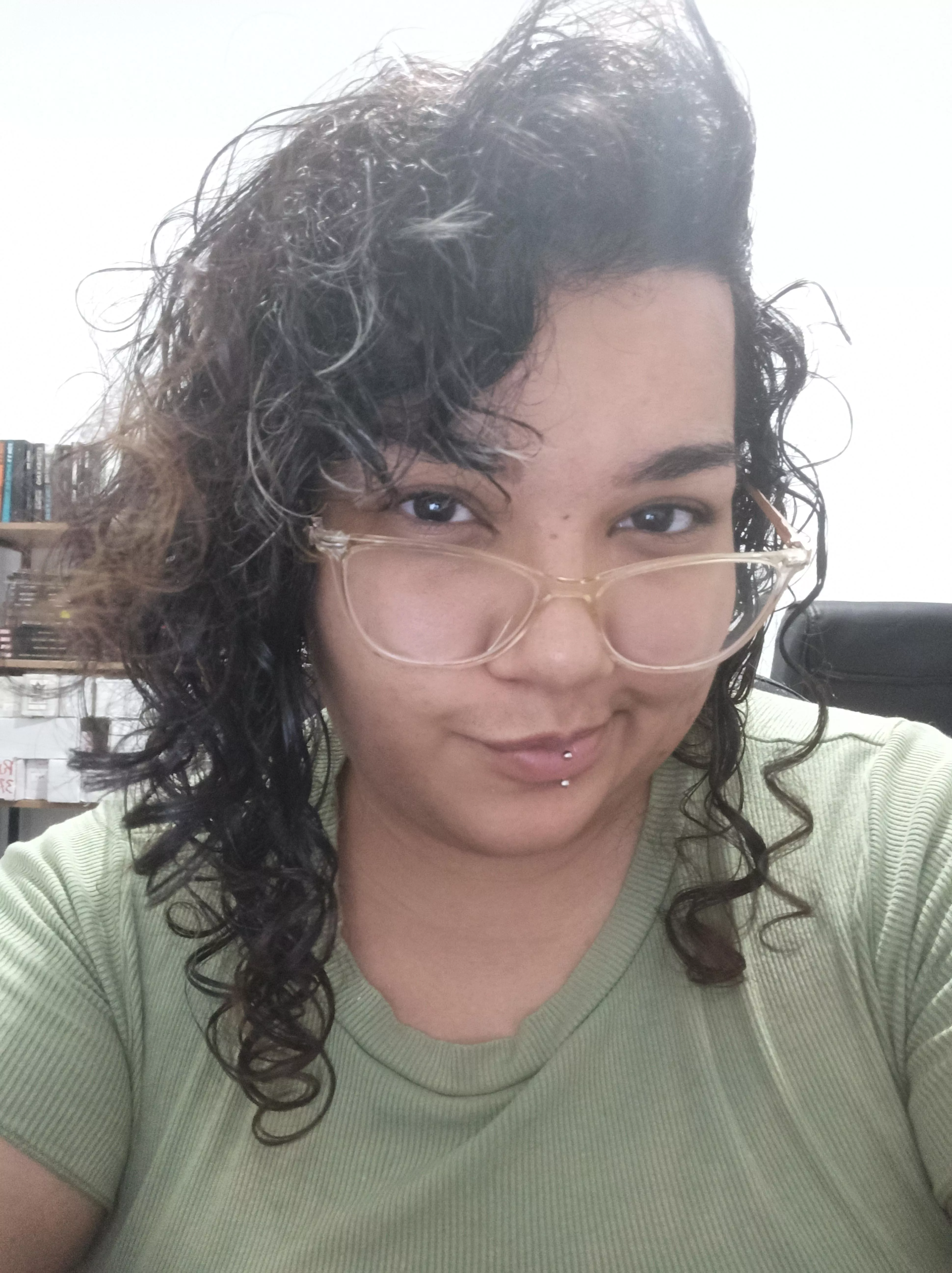 A selfie to make your life lighter. posted by chubbyu