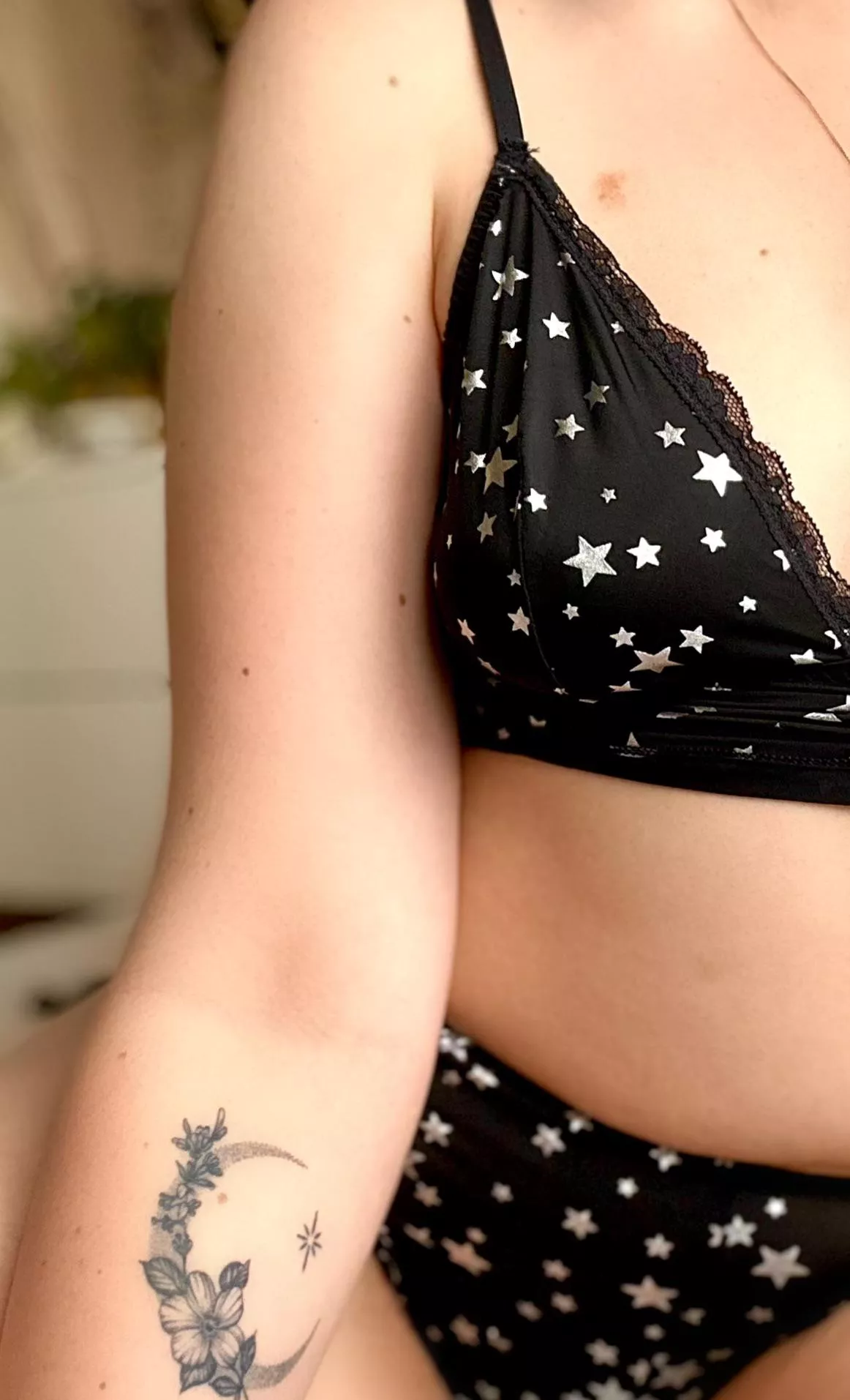 Another bed day for me.. Wanna keep me company? 😏 posted by sneakyfloof_