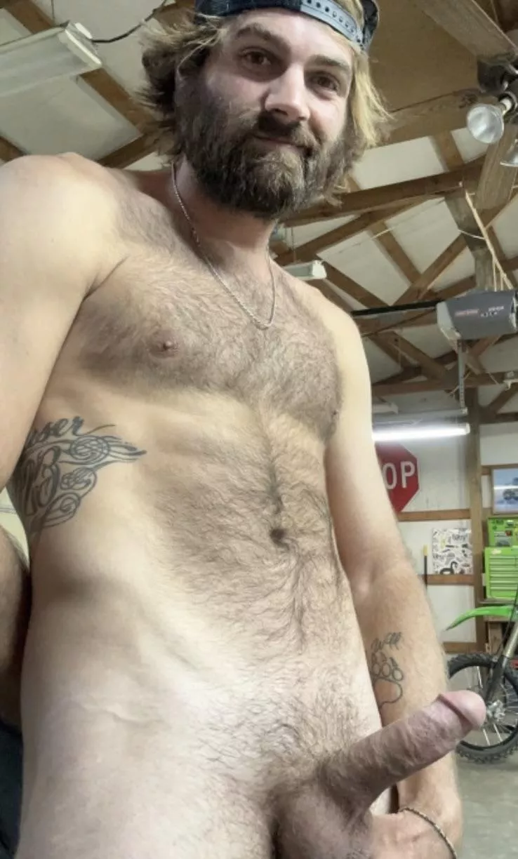 Bearded dad need help with boner… posted by keichhh923