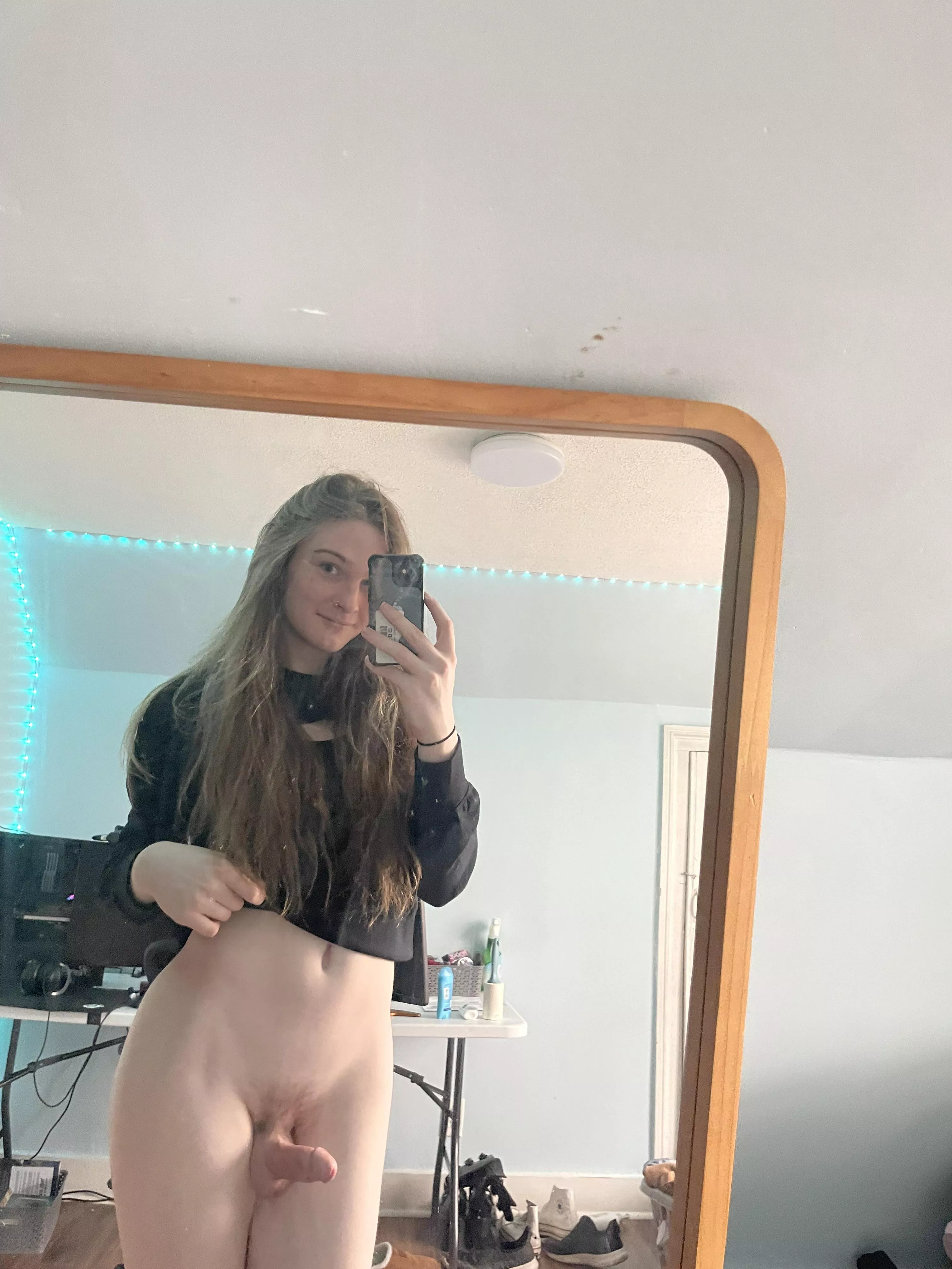 Daily mirror selfie #114 posted by Throwaway37746339