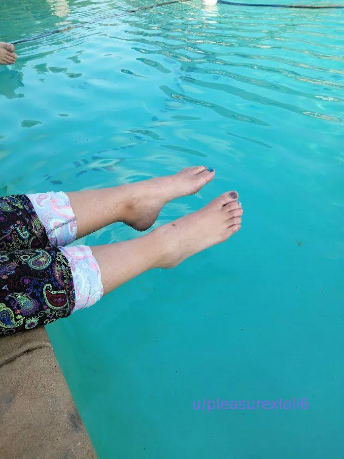feet in the water, flip flops off, waiting for some summer fun tease F18 [IRTR] posted by pleasurexloli6
