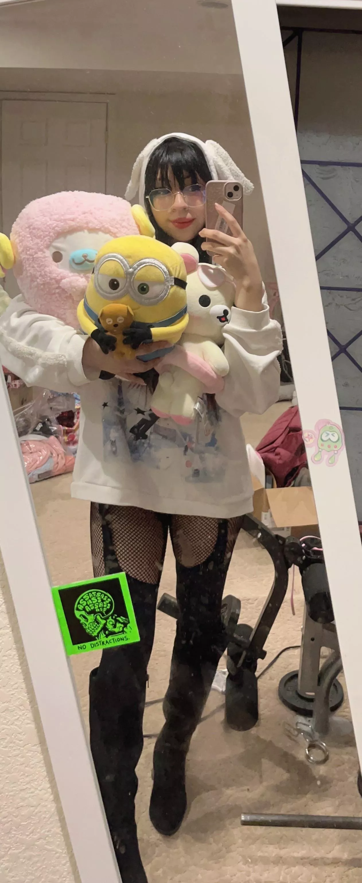 hands too smol to carry my new friends >///< ;; posted by xheartcore