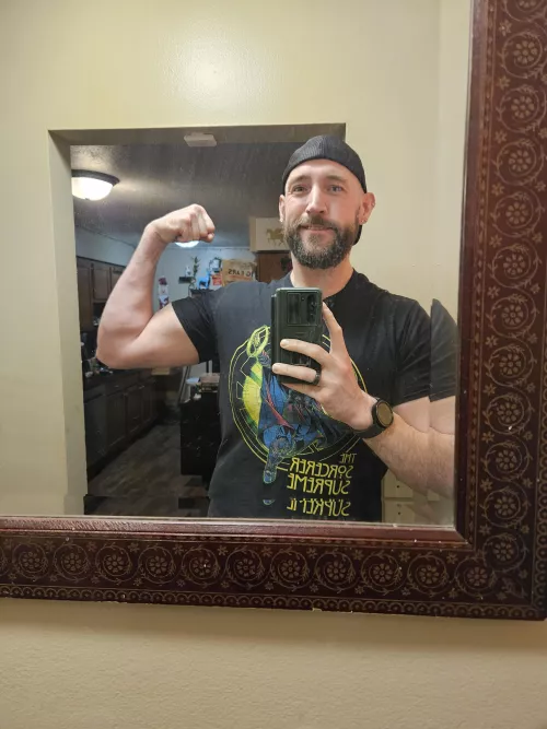 Happy Thursday! Sending you them conure the day vibes! by Ok-Property-2949