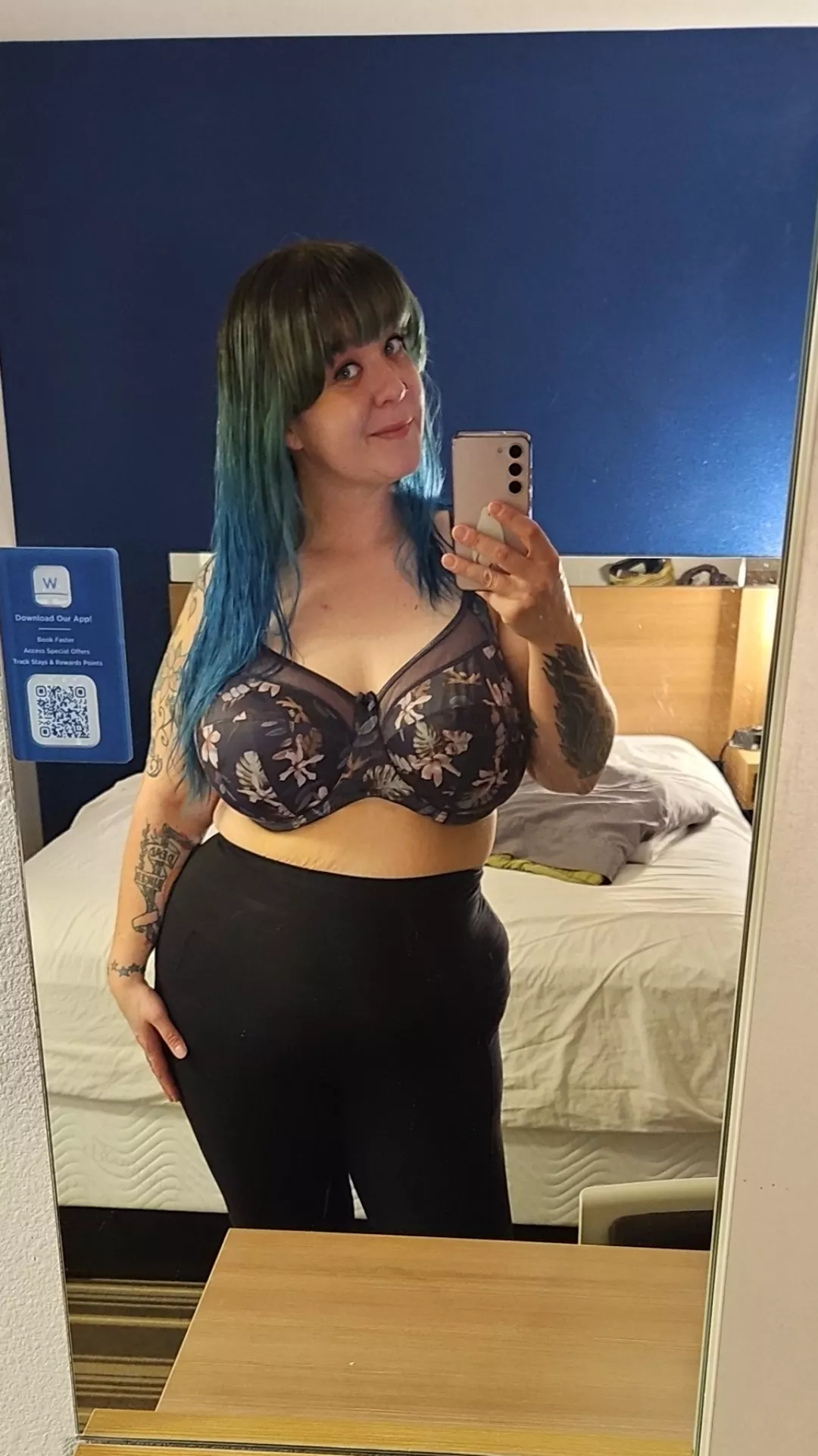 Have a wonderful day! 💋 posted by EllesCuteFeets