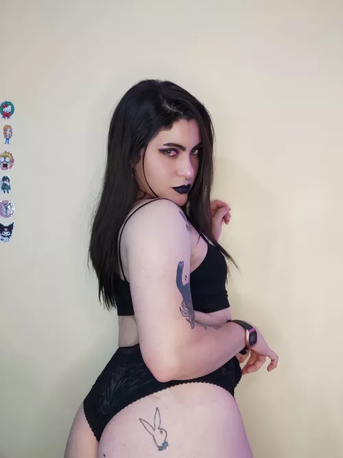 Hey, come a little closer.. have a feel of my booty, lol i dont bite by Jazmin-D