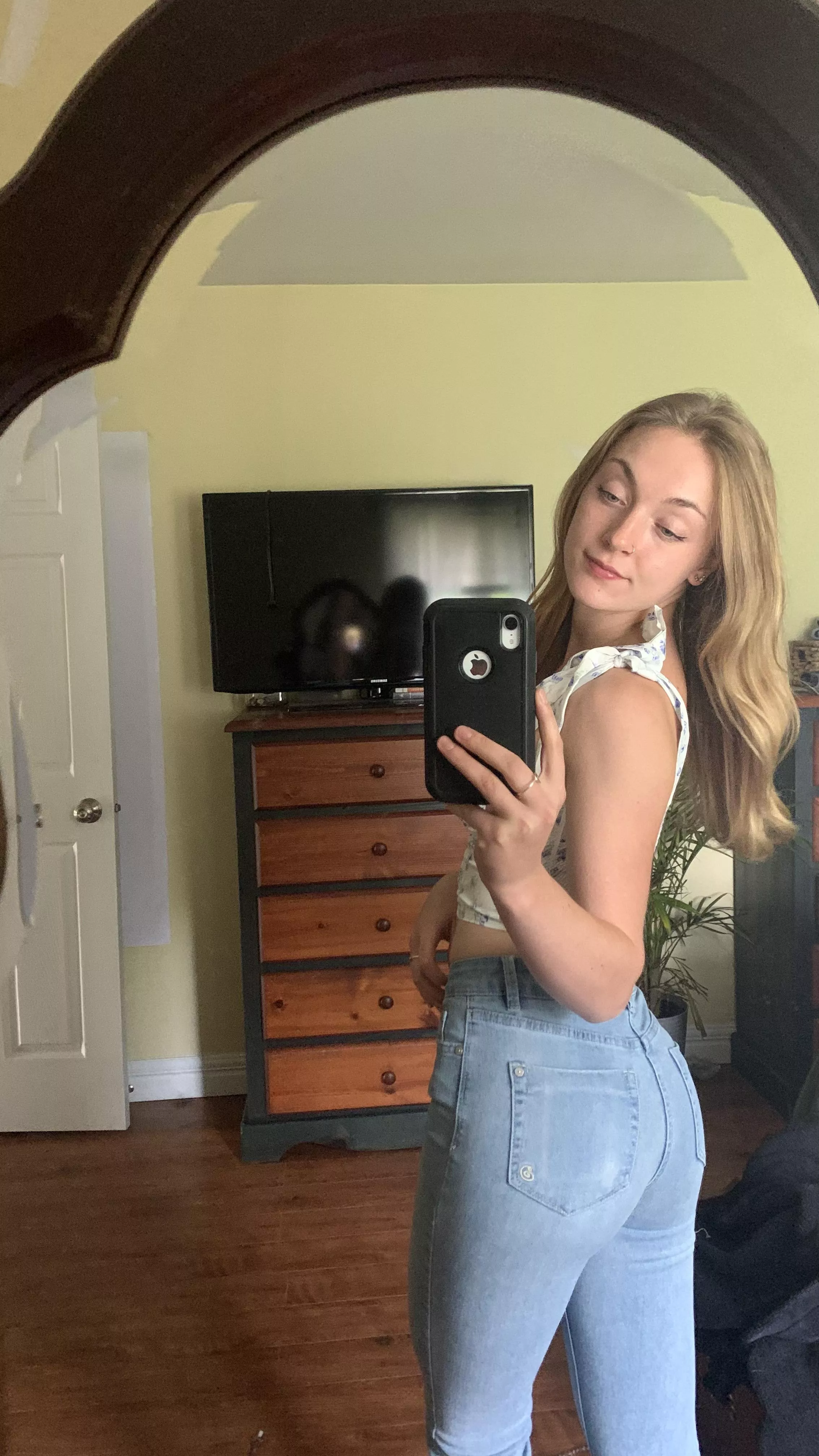 I feel a lot sexier with jeans posted by Eloise_ML