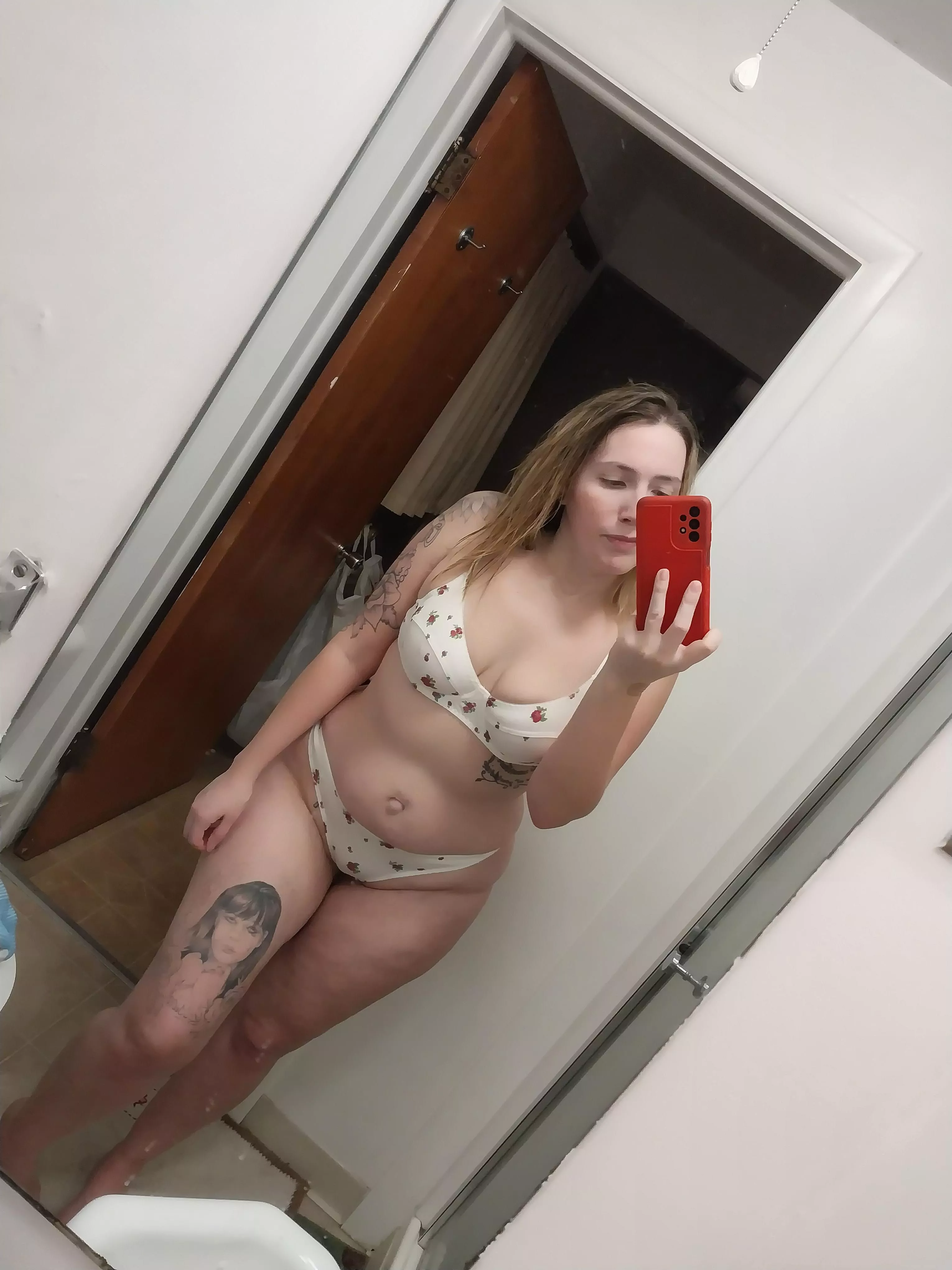 I have an outtie buttonn posted by marbearrs