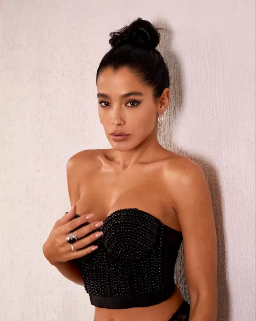 i love how tight it is on my boobs by ashydeluca