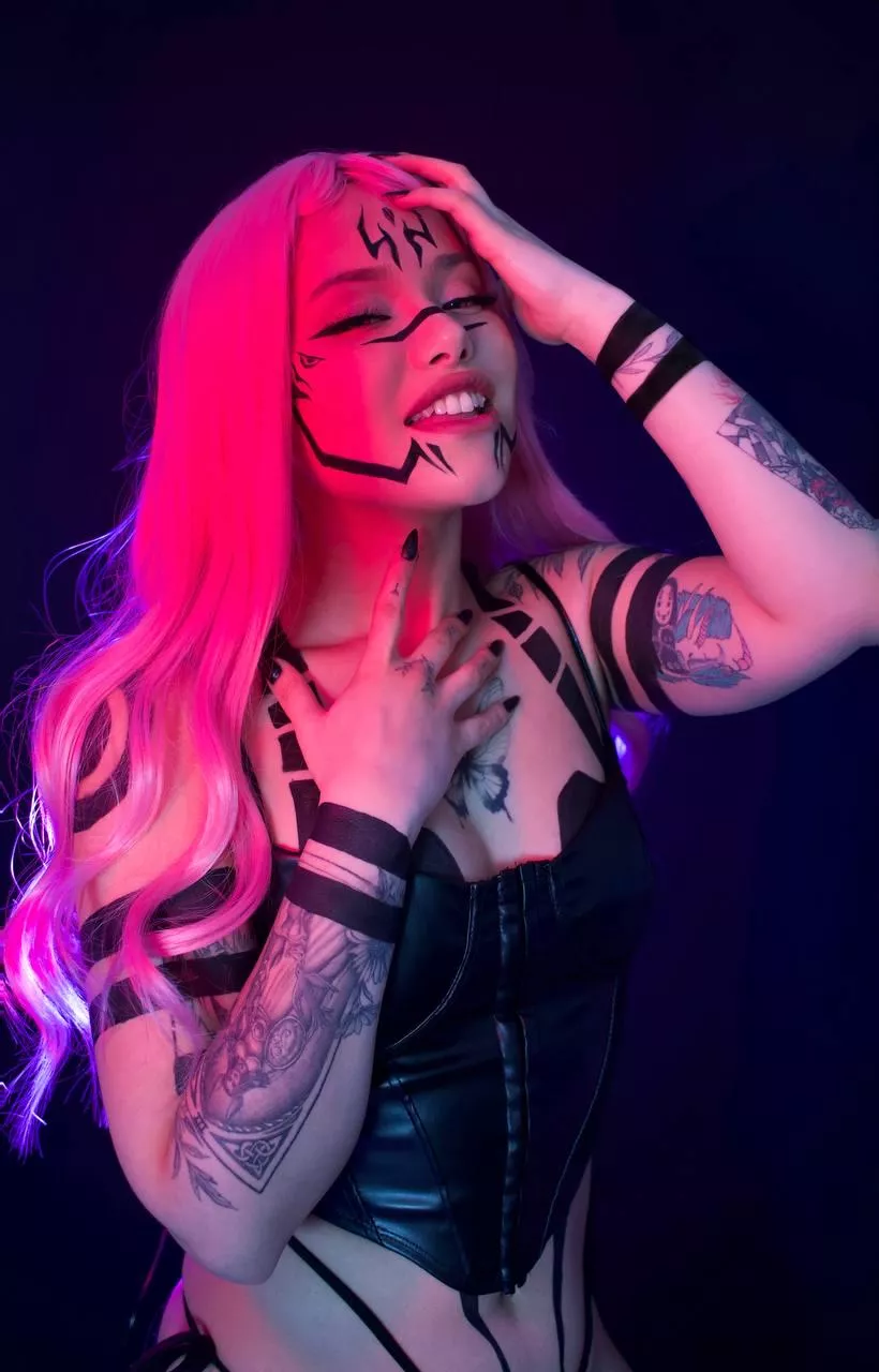 I love it when my hair is pulled tight posted by anybloomofc