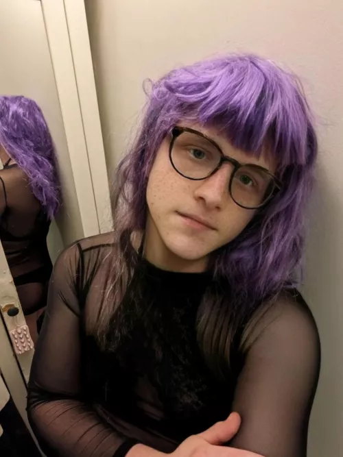 I think I look pretty by thorn_b