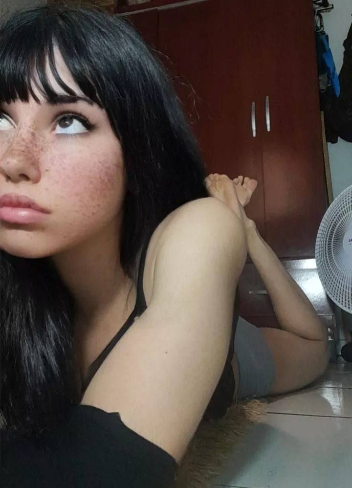 I wish I was dressed as a maid in this photo posted by raqueliz