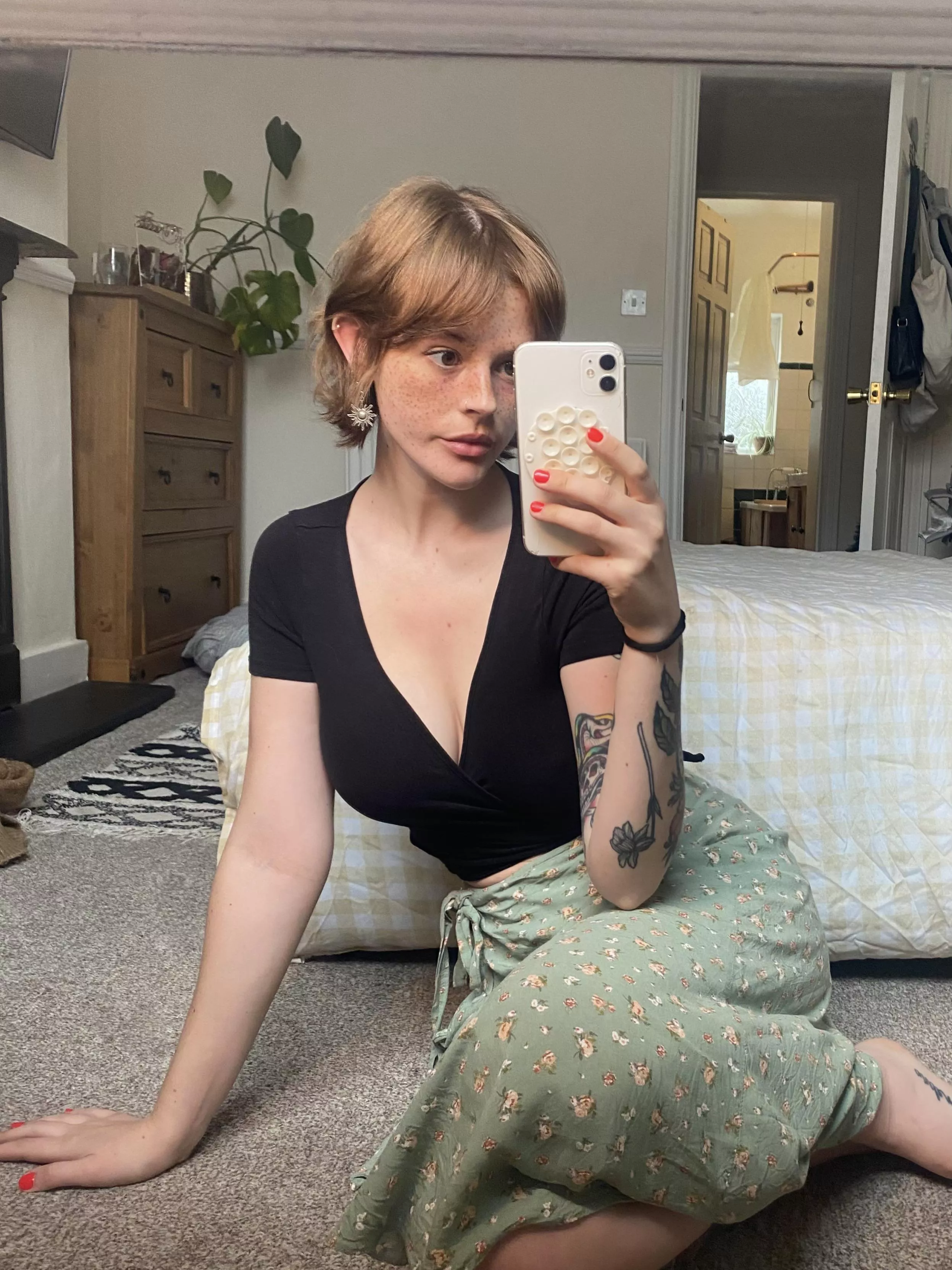 If you saw me in a coffee shop, would you say hi? [IRTR] posted by littlepeachybum