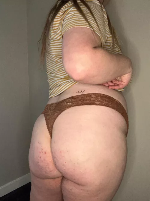 Just a big gal with a decent sized butt 😬😋 by Emergency_Solution89