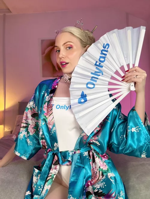 Katana Kitty by ittybityprettykitty