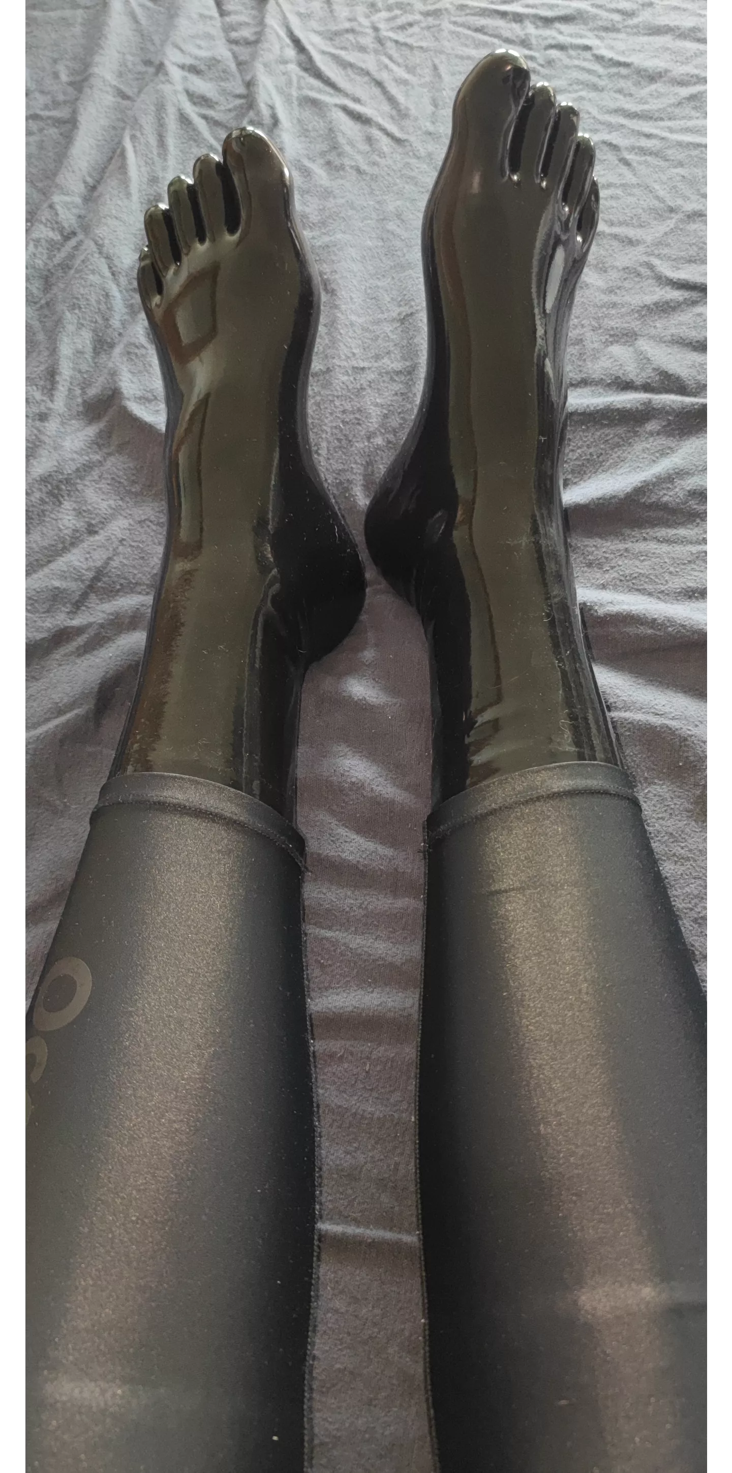 Latex Socks under shiny Leggings posted by ltx-stv