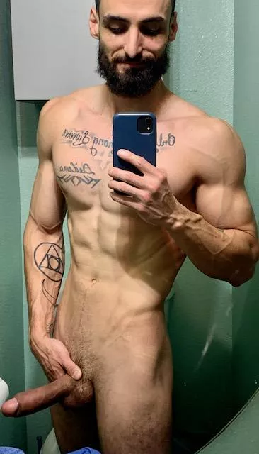 leaning out , the pu[m]p was good today! posted by Additional_Example93